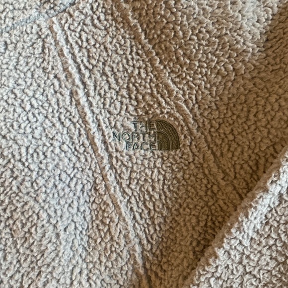 Green north face pull over - Picture 2 of 3